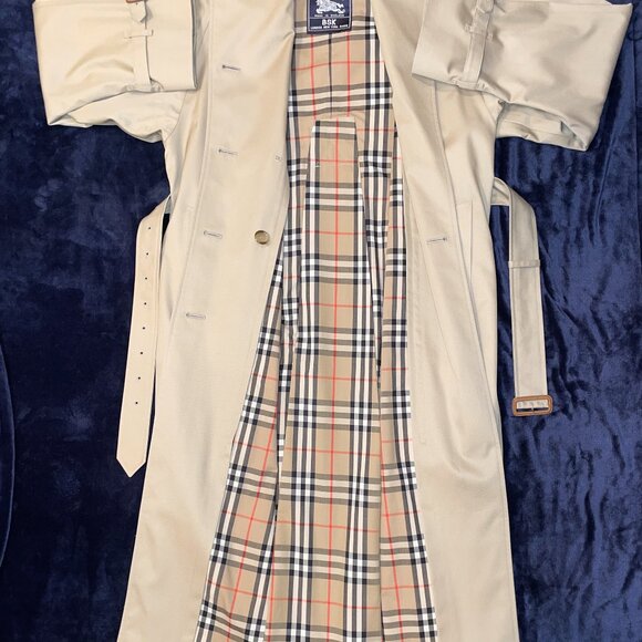 Women's Beige Burberry Trenchcoat - Picture 6 of 11